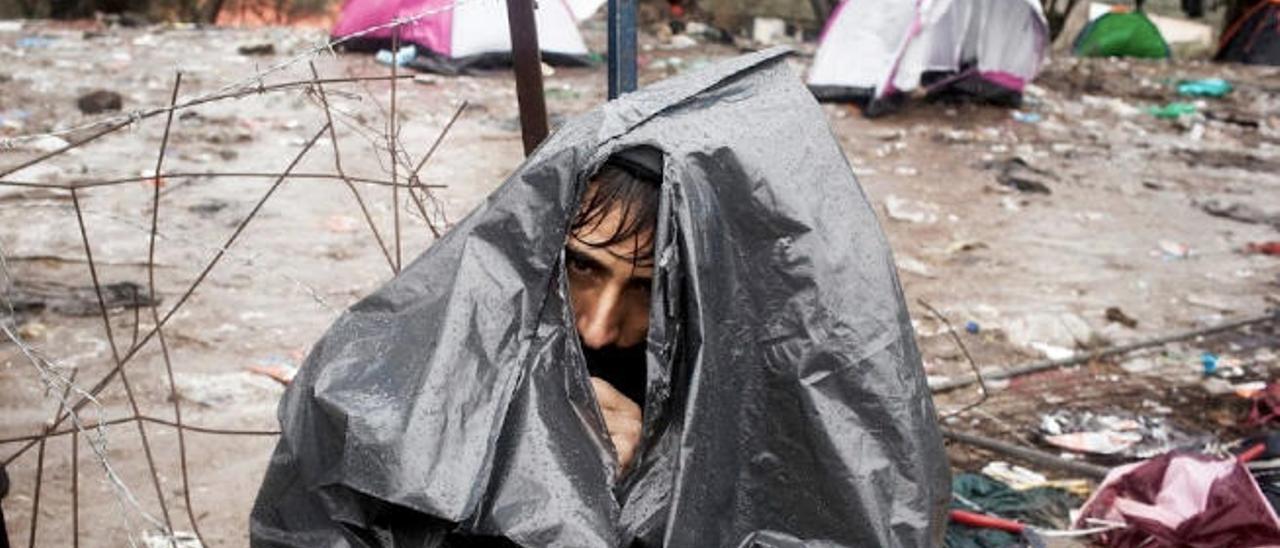 Un refugiado afgano en un centro de recepción de Moira, Grecia.