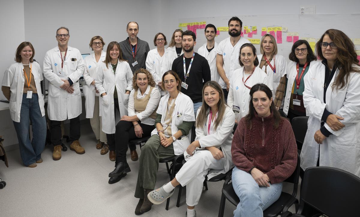 El equipo del Hospital de Bellvitge que ha realizado dos doble by-pass para extirpar cánceres de pancreas inoperables.
