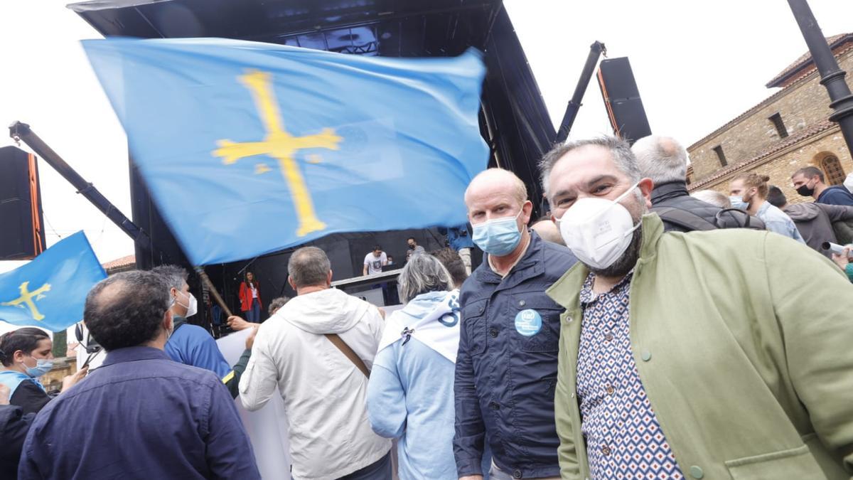 Los partidarios de la cooficialidad del asturiano se manifiestan en Oviedo