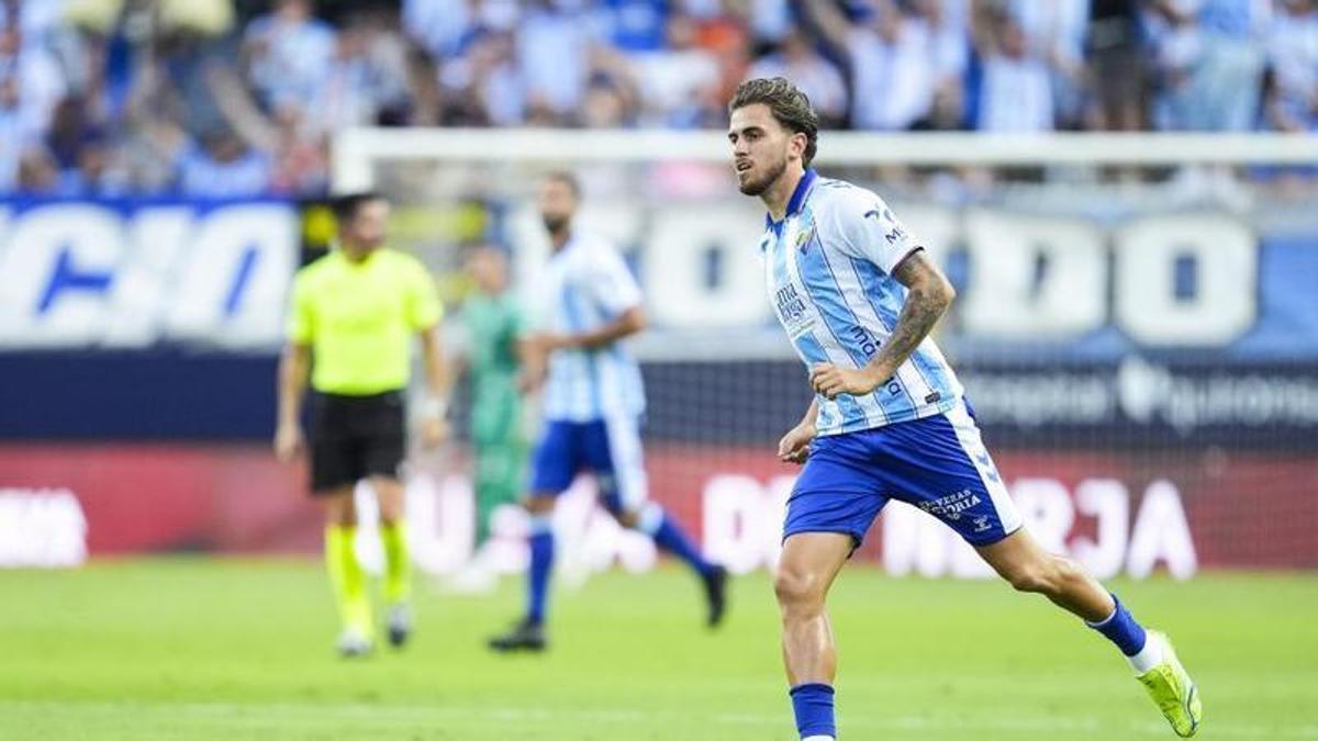 Adrián Niño es una incógnita después de sus molestias en La Rosaleda.