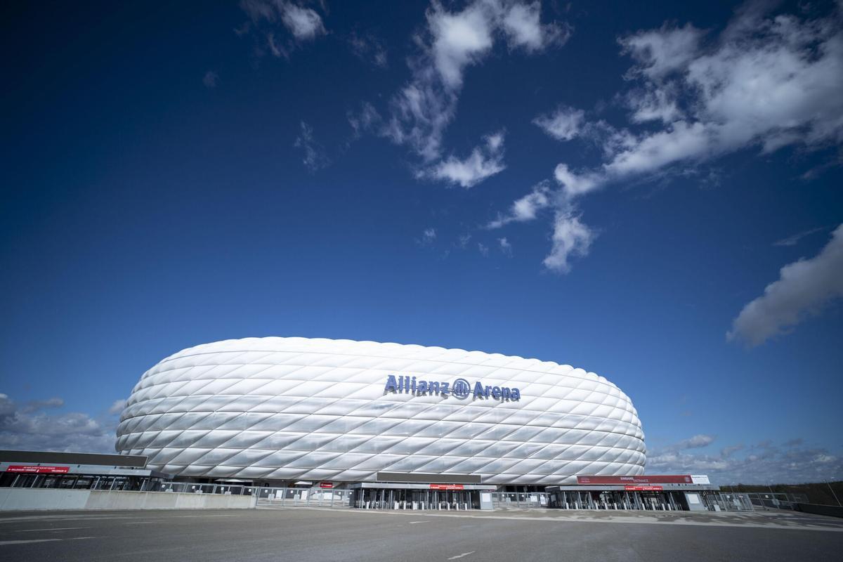 Munich (Germany), 13/03/2020.- General view of the Allianz Arena, stadium of German Bundesliga side Bayern Munich, in Munich, Germany, 13 March 2020. The German Football Association suspended all Bundesliga matches from 17 March until 02 April 2020 amid the coronavirus COVID-19 pandemic. This weekend's matches will be played behind closed doors. (Alemania) EFE/EPA/LUKAS BARTH-TUTTAS. HORIZONTAL