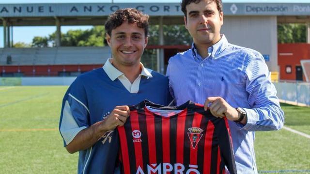 Iván Vázquez fue presentado por el presidente Guillermo Fernández. |