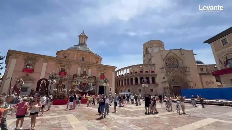 Corpus en marcha: preparativos, ambiente festivo y protagonismo de los profesores en la Plaza de la Virgen