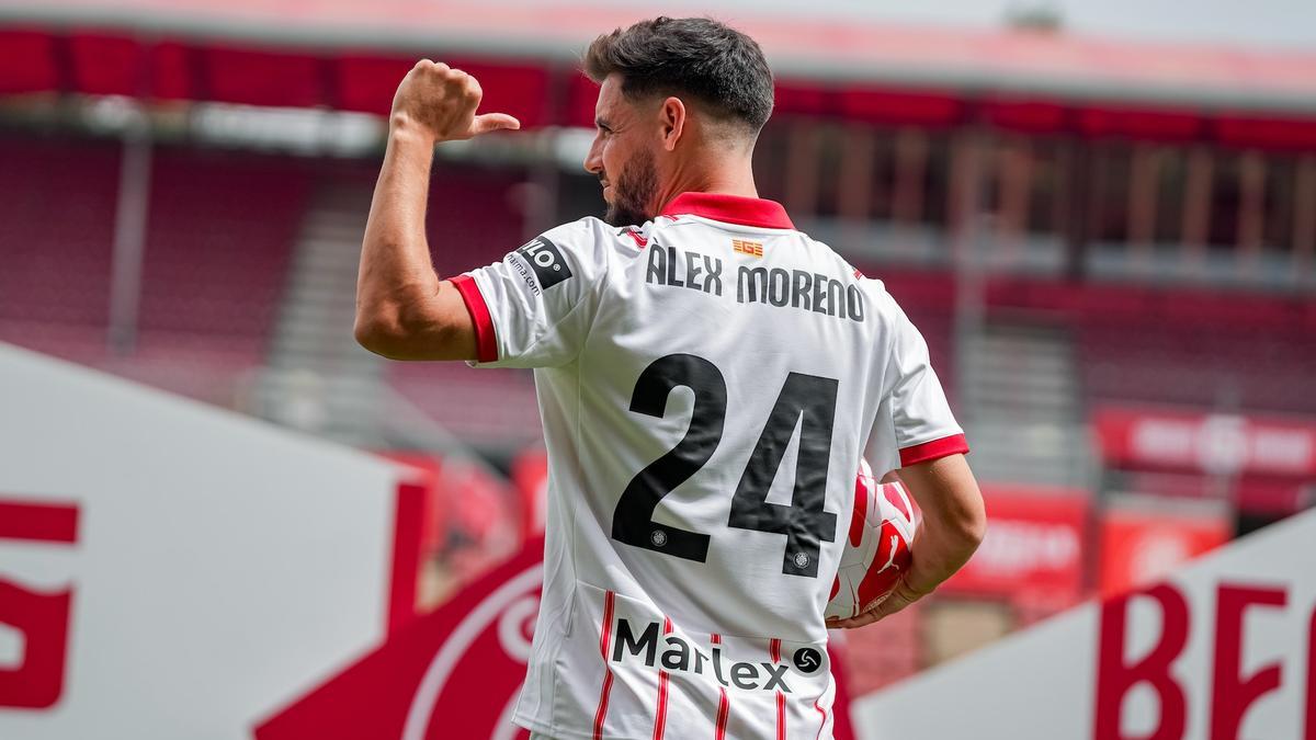 Àlex Moreno, el nuevo lateral zurdo del Girona, durante su presentación en Montilivi.