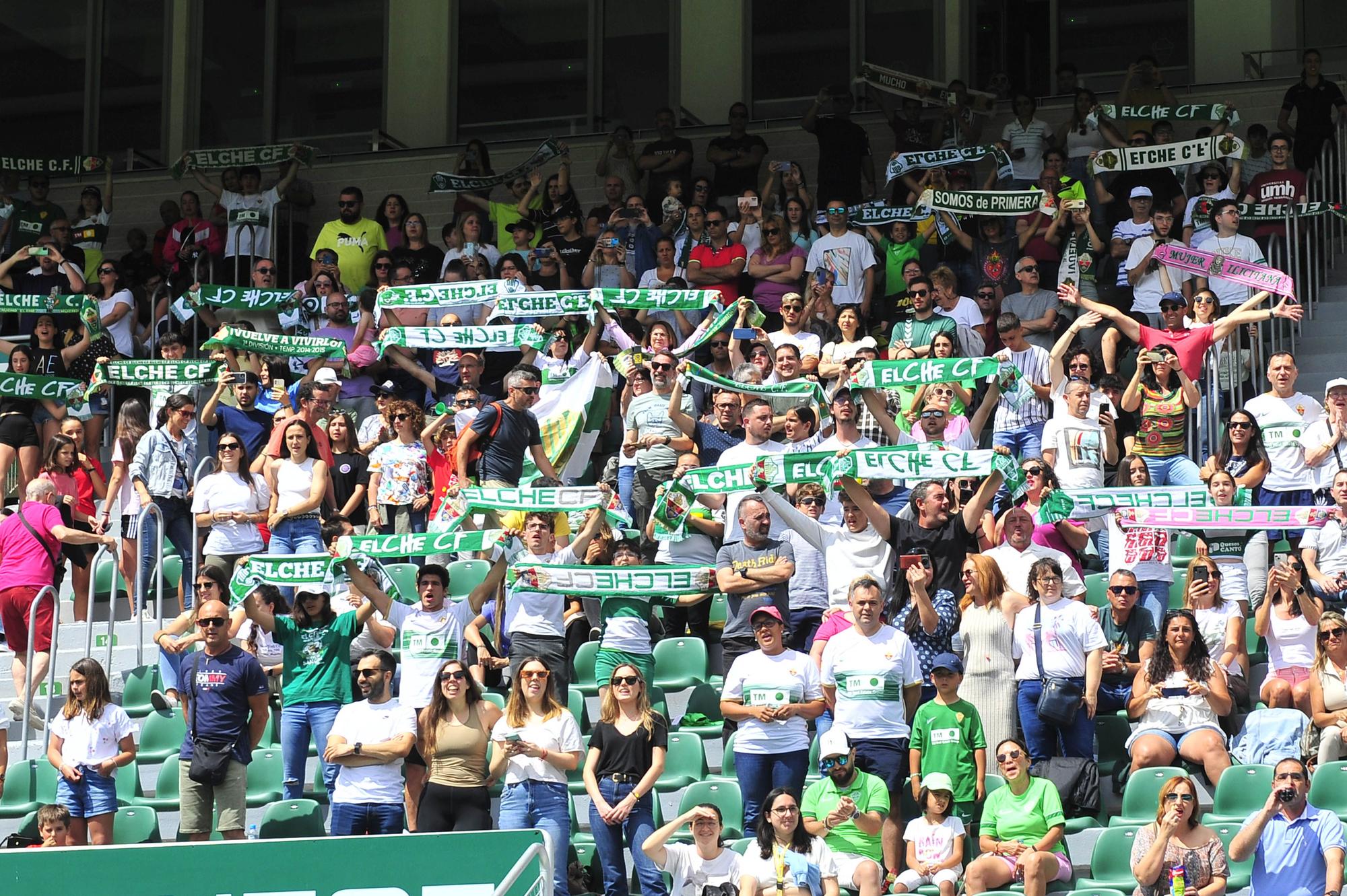 El Elche Femenino celebra su ascenso a Segunda RFEF jugando en el Martínez Valero