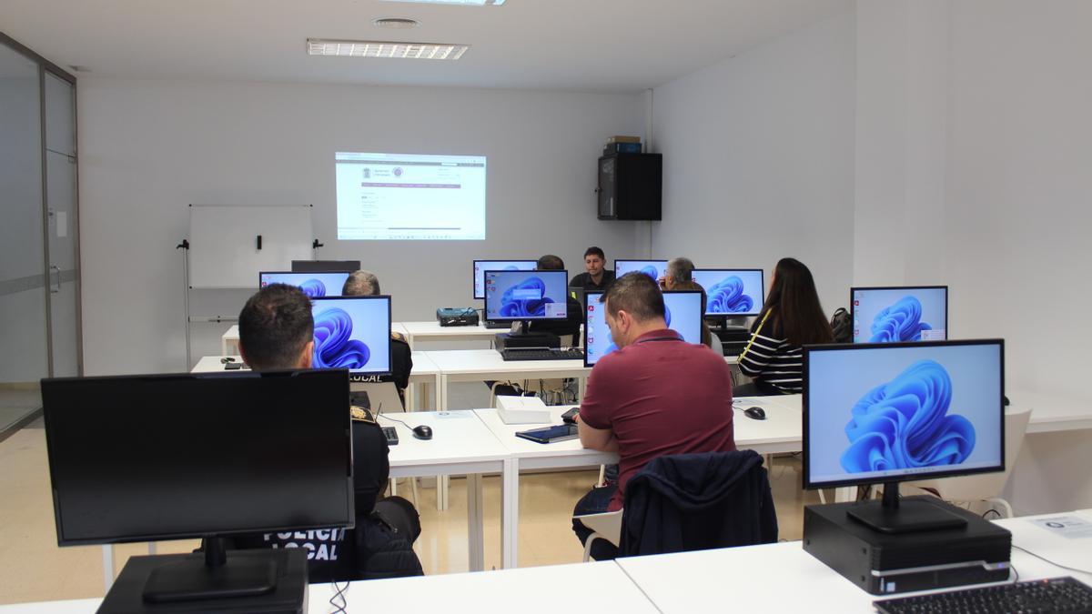 Formación a personal y agentes de policía