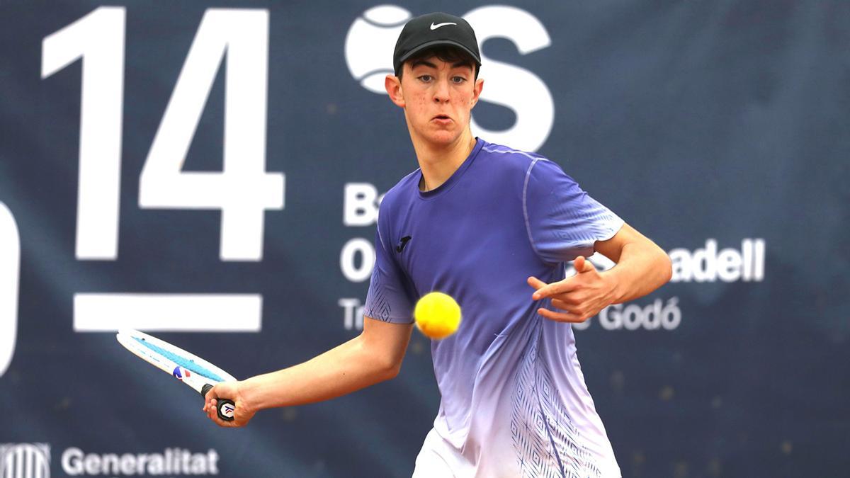 Adrián Ibáñez de María se impuso en el torneo Conde de Godó de Sevilla en su categoría.