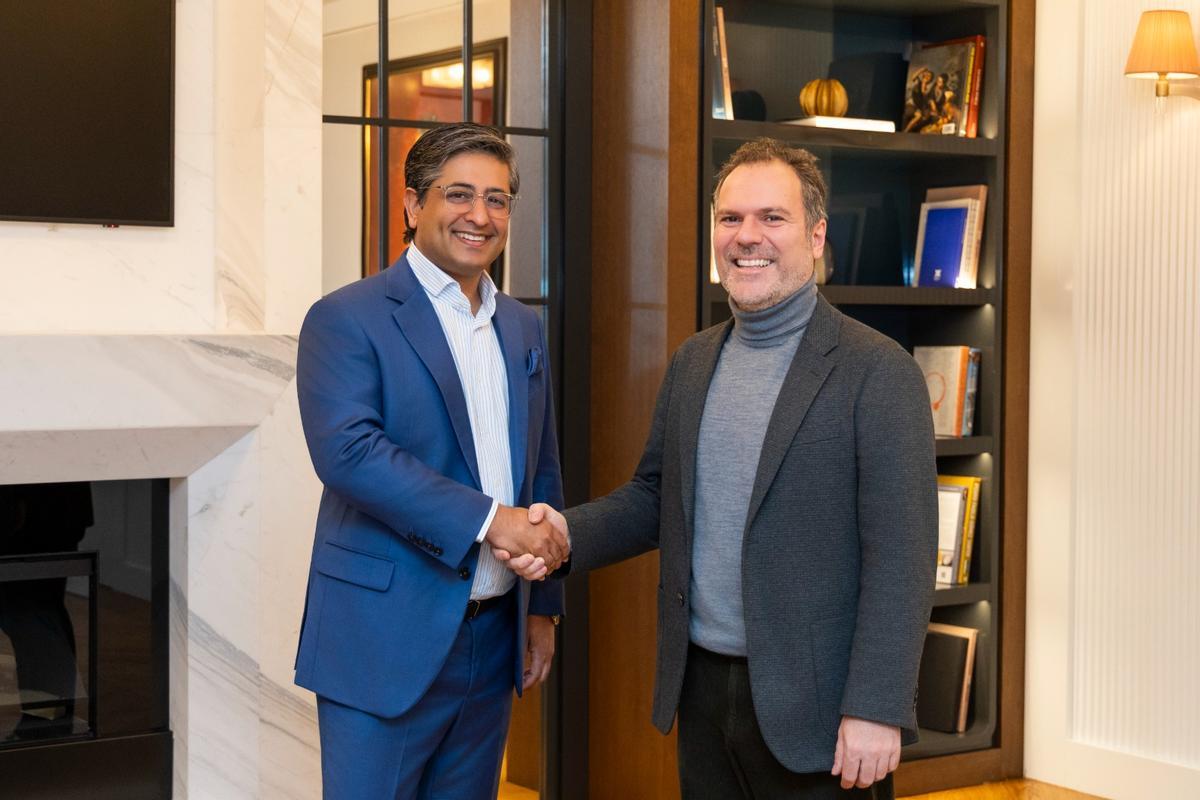 De izq a dcha Dhiraj Chhabria, Presidente y Ceo de Fund Grube, y Gabriele Zaretti, Ceo de Perfumerias Júlia