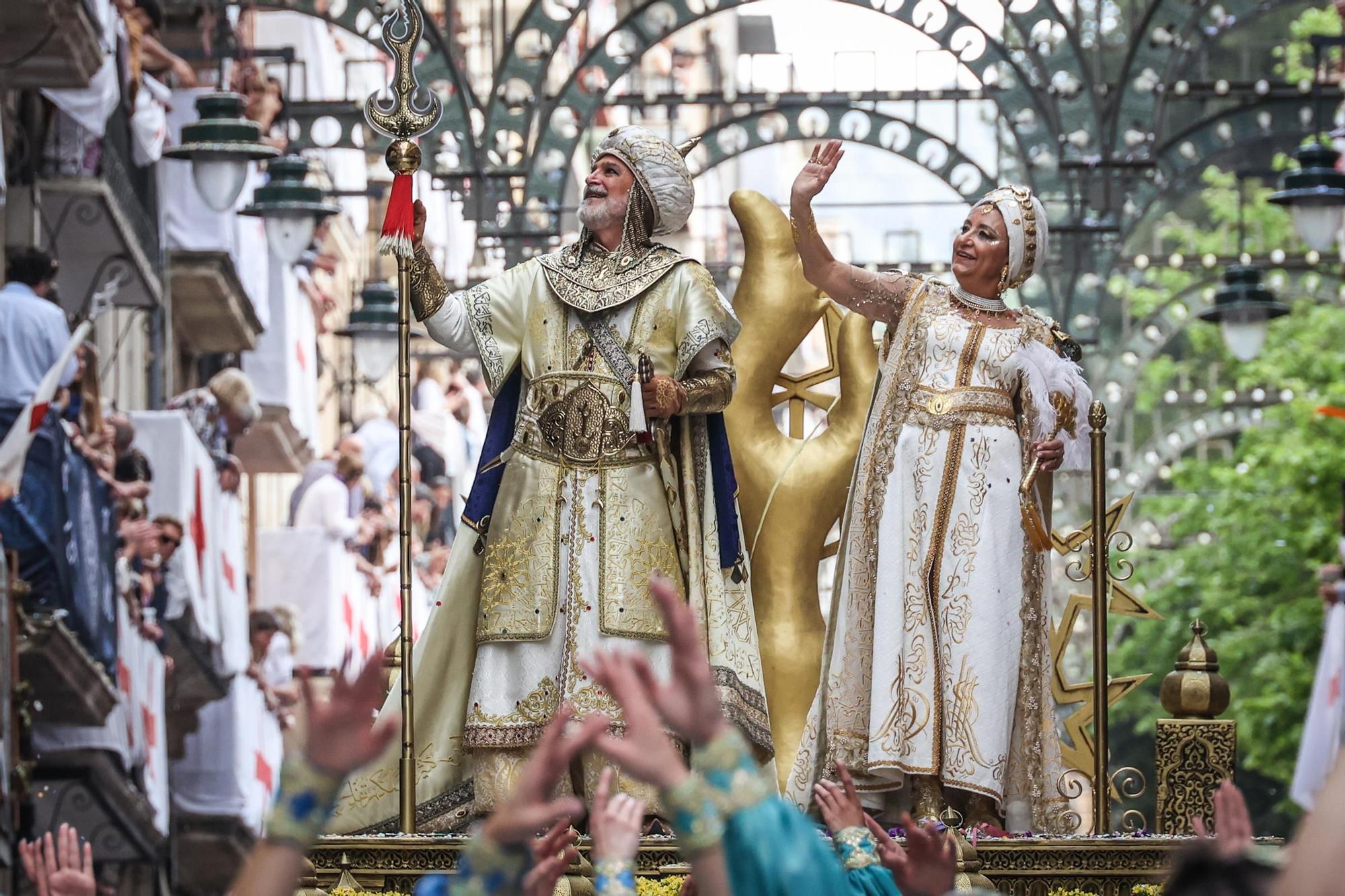 La mujer hace historia en la Entrada Mora de Alcoy