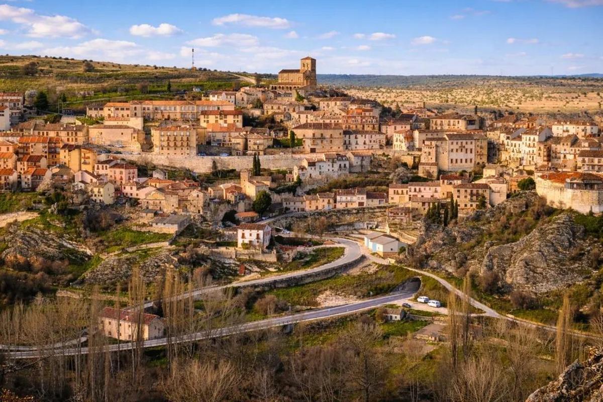 Este precioso pueblo que está a poco más de una hora de Madrid.
