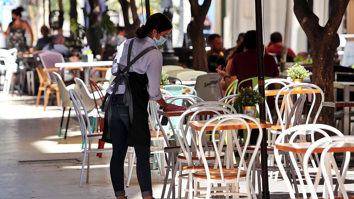 Las medidas restrictivas en bares y restaurantes siguen vigentes y se añade el mayor control en las barras.