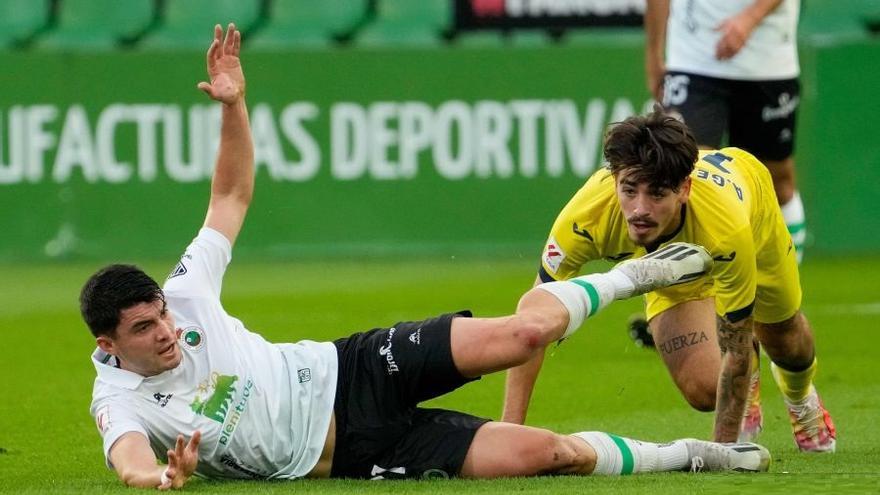 La crónica | El Villarreal B echa la primera parte a la papelera y tropieza ante un inspirado Racing de Santander (2-0)