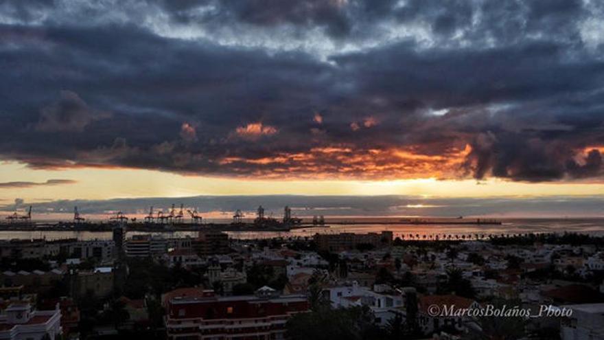 Amanecer en la capital grancanaria este jueves 17 de septiembre.| AUTOR: MARCOS BOLAÑOS