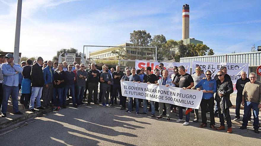 Imagen de una de las protestas de la plantilla contra la decisiÃ³n de cerrar Es Murterar.