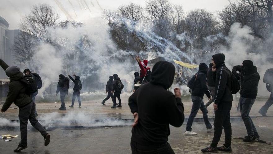 La protesta en Bruselas contra restricciones sanitarias termina con graves disturbios