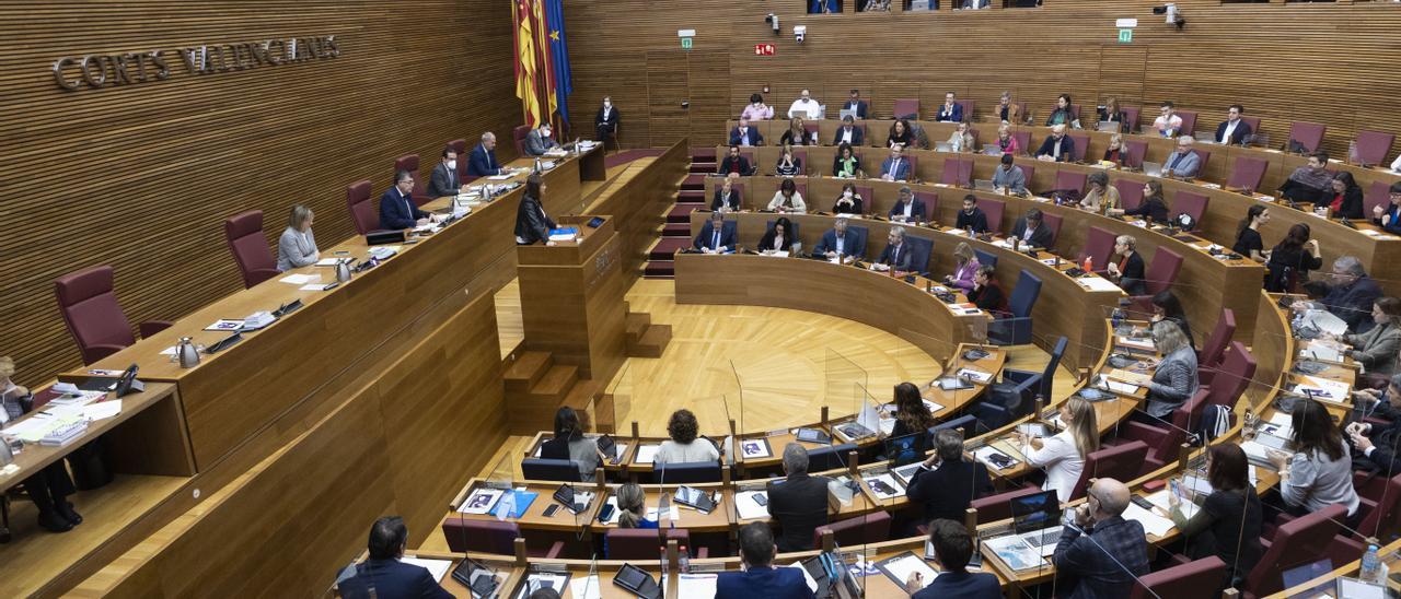 Imagen de archivo de un momento del plenario de Les Corts Valencianes.