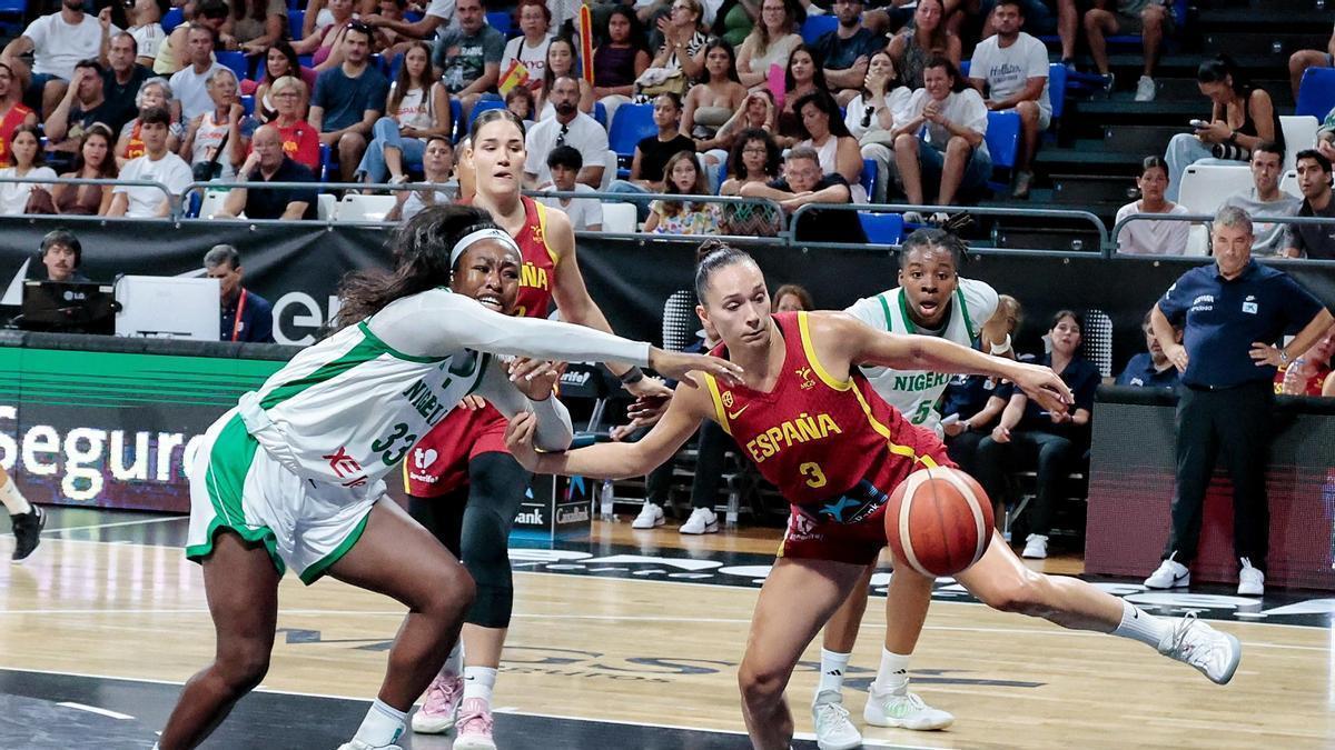 España cambia el chip tras el descanso en Tenerife y acribilla a Nigeria a base de defensa y sus 15 triples (83-57)