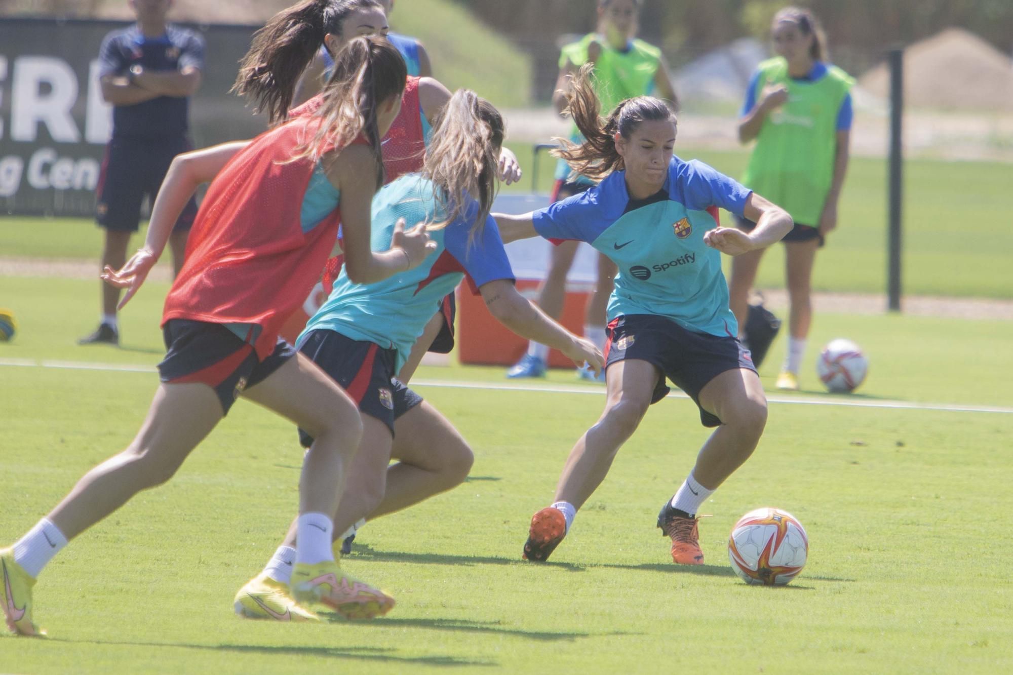 Sessió d'entrenament del Barça femení a la Vall d'en Bas