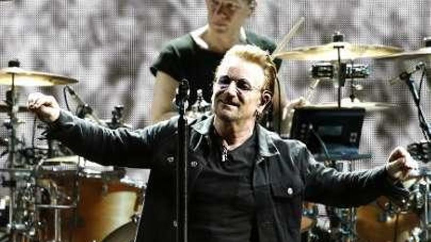 El líder de la banda U2, Bono.