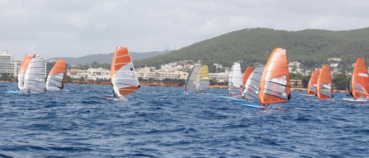 Un instante de la primera jornada del Campeonato de España de Raceboard en Eivissa. | CNSE