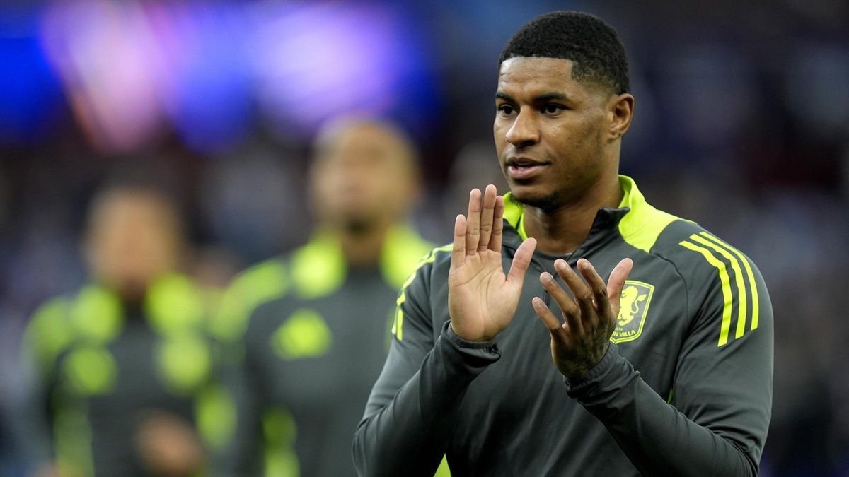 Marcus Rashford, con la camiseta del Aston Villa antes del duelo de Champions contra el PSG.