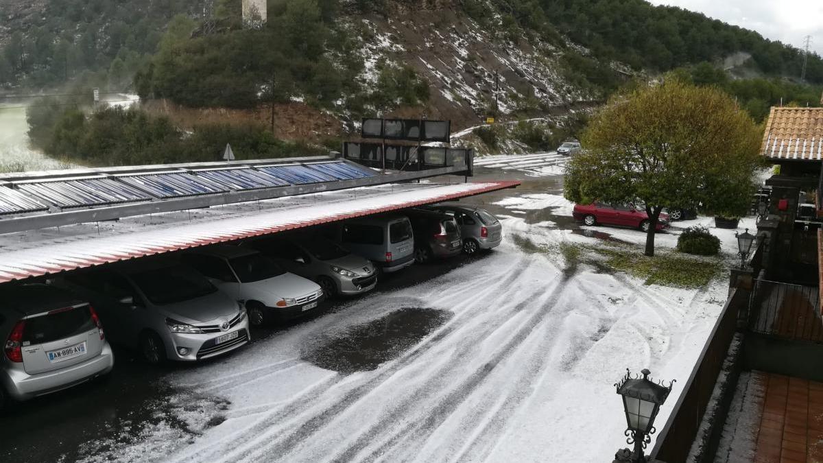 Una fuerte granizada anega en diez minutos campos y huertos de Aínsa