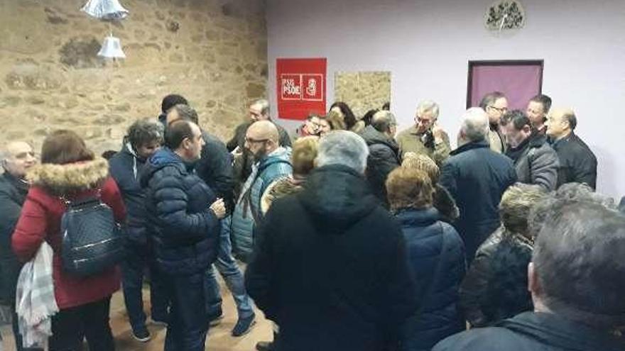 Inauguración del local del PSOE en Trives. // FdV