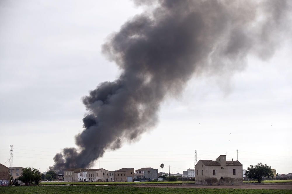 Incendio en una planta de reciclaje de Alboraia