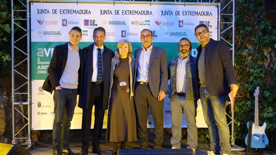 Entre risas, queso de Acehúche y música, Avuelapluma reivindica 20 años de cultura y periodismo en Cáceres