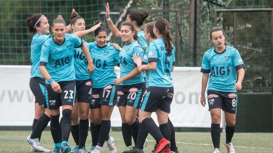 Las jugadoras del Matamá festejan su victoria de ayer ante el Atlético Arousana. // Paula Fariña