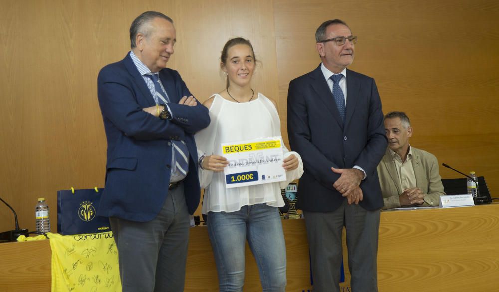 Entrega de las becas Endavant Formació del Villarreal CF