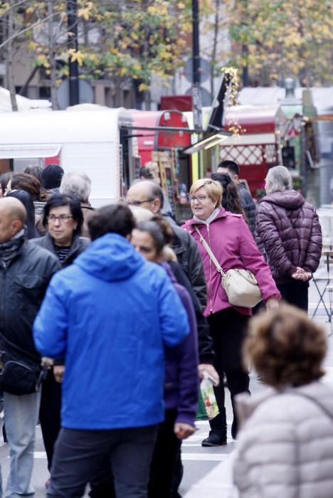 Les «food trucks» omplen de gent el carrer Migdia de Girona