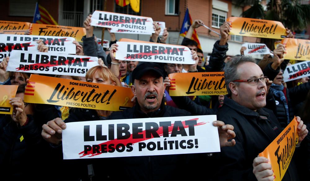 Manifestación en Barcelona para pedir la libertad de los exconsejeros encarcelados y de ''''los Jordis''''