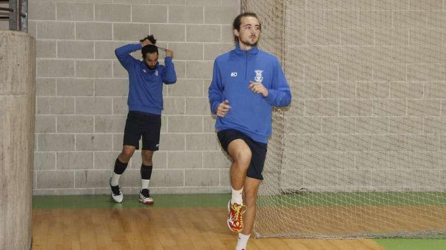 Dani López ya pudo debutar en la última jornada con la camiseta del Bueu Atlético. // Santos Álvarez