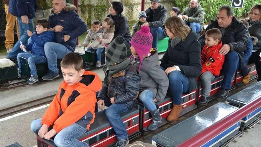 Viajes en tren por un euro para niños y dos para mayores. // FdV