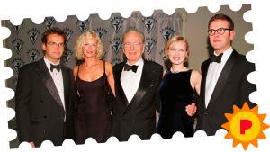 El magnate Rupert Murdoch con sus hijos, en un retrato de 2001: Lachlan Murdoch, su esposa Sarah OHare, Rupert Murdoch, Kathryn Hufschmid y James Murdoch.