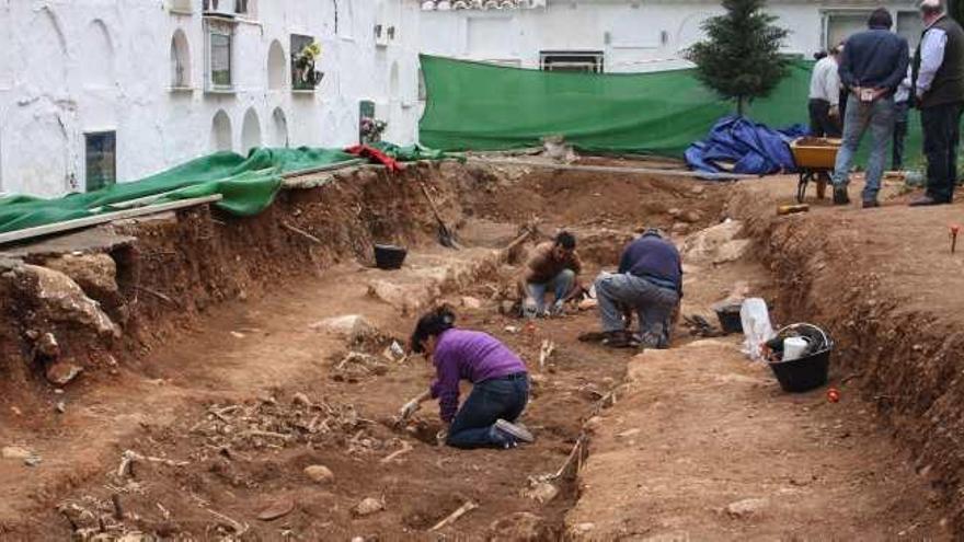 Detalle de los trabajos llevados a cabo en el camposanto.