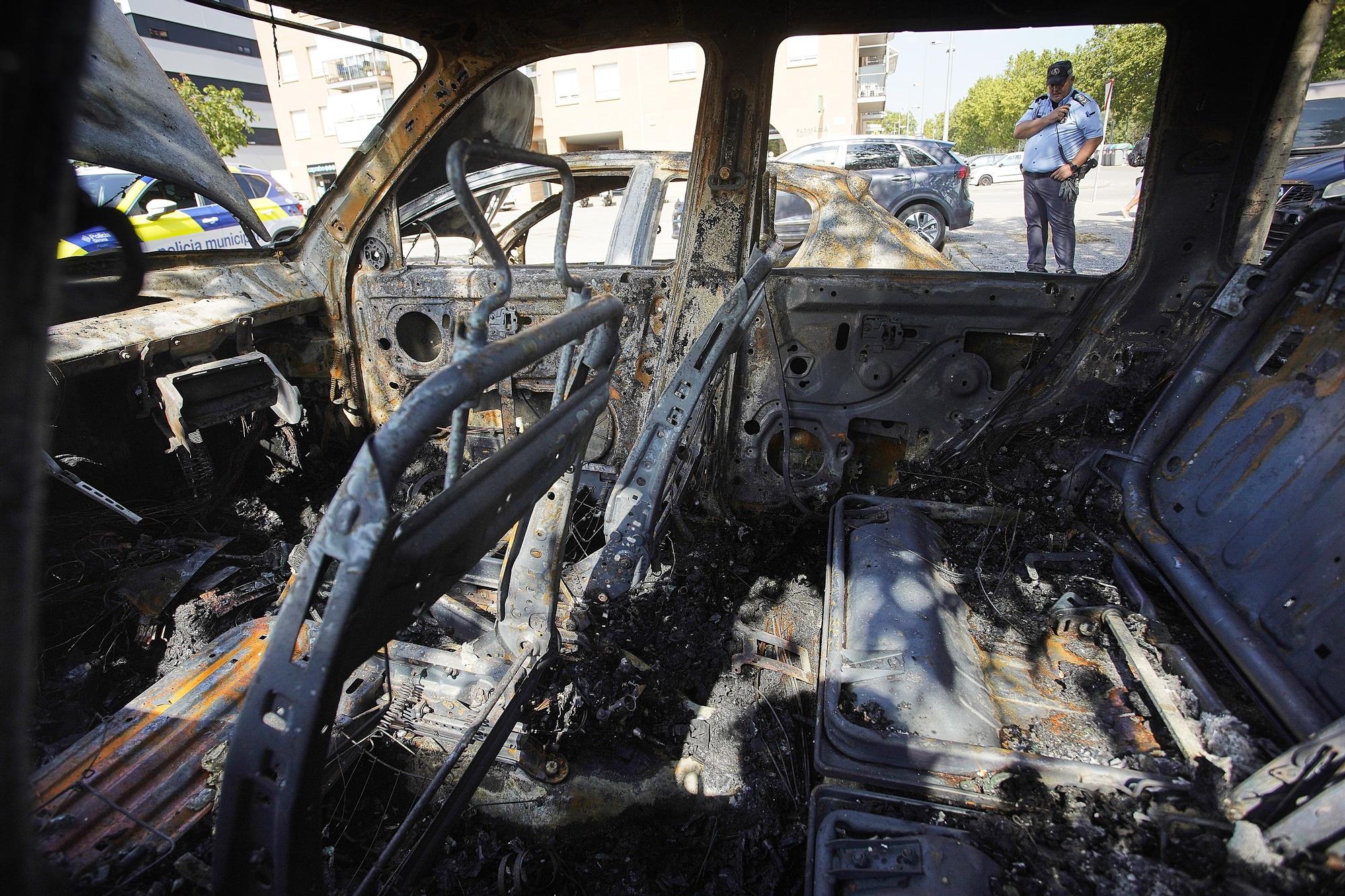 Incendi de vehicles al pàrquing del parc del Migdia