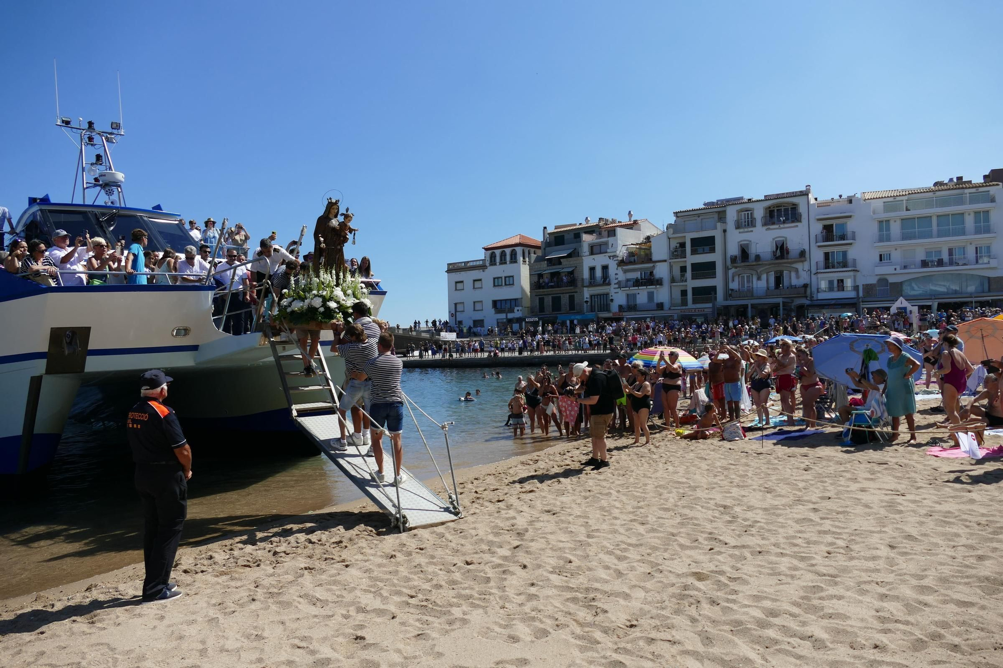 L'Escala commemora la Festa del Carme amb un sentit homenatge a les persones grans i a les seves arrels marineres