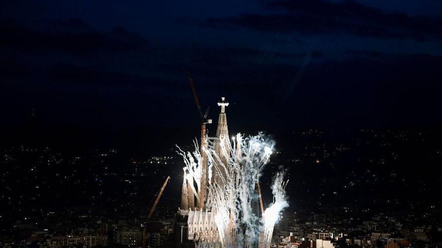 El espectáculo tras la bendición del Papa de la torre de Jes