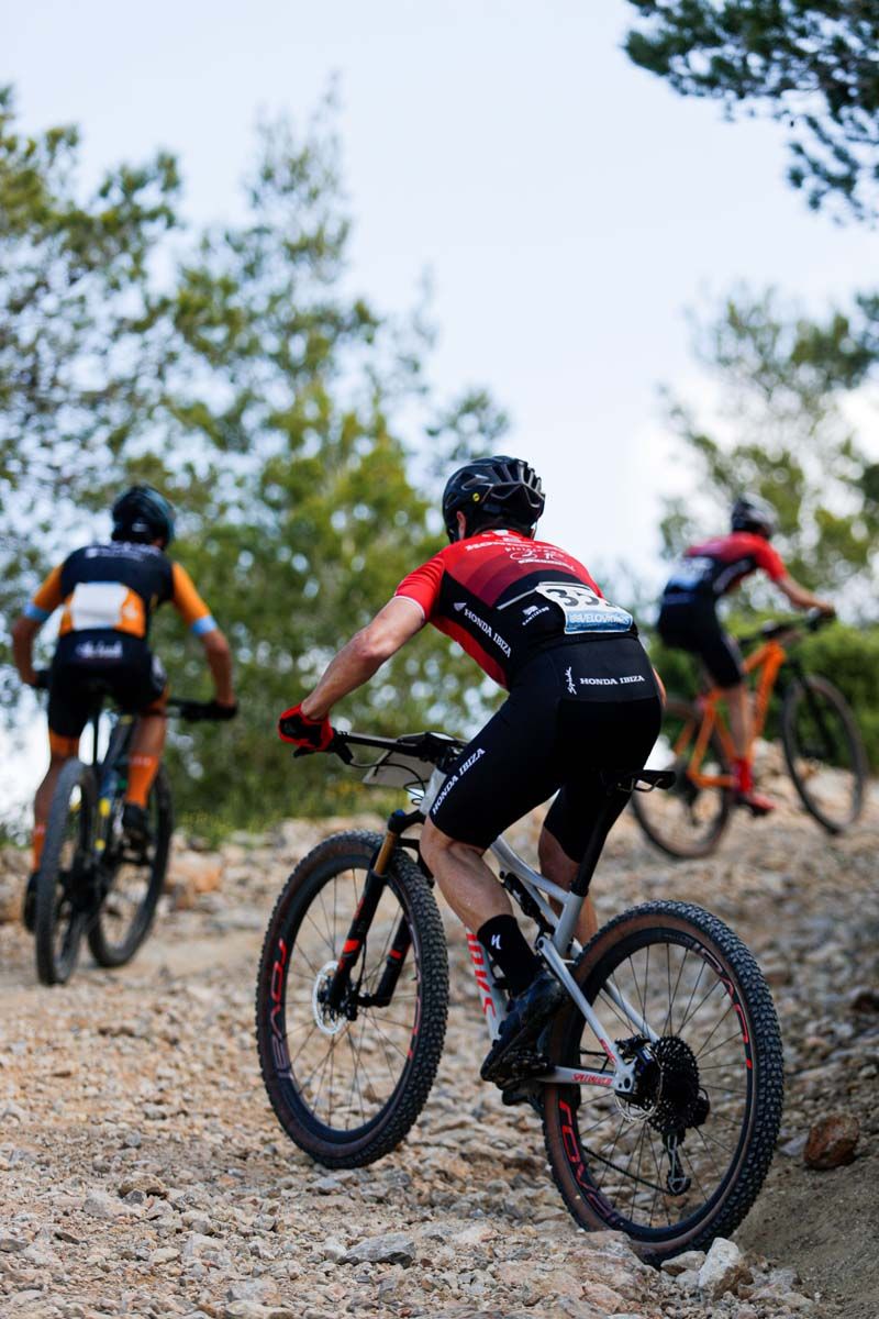 Victorias para Francisco José Medina y Laura Ríos en el Trofeo BTT Portinatx