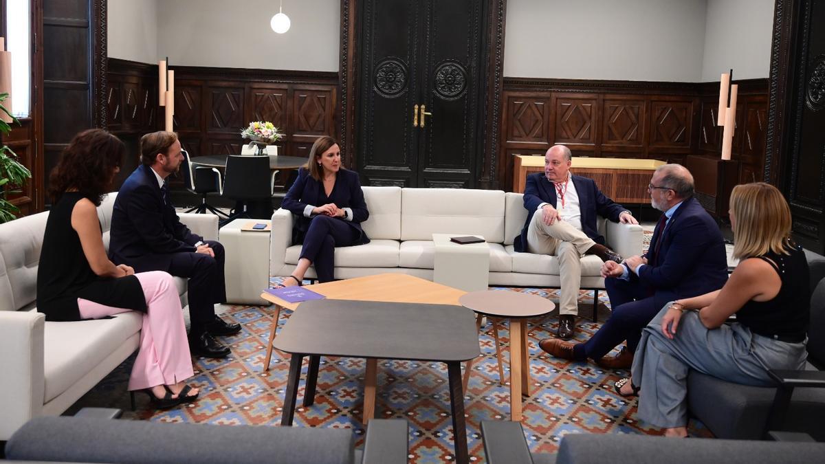 Un momento de la reunión de los empresarios del sector logístico con la alcaldesa María José Catalá.