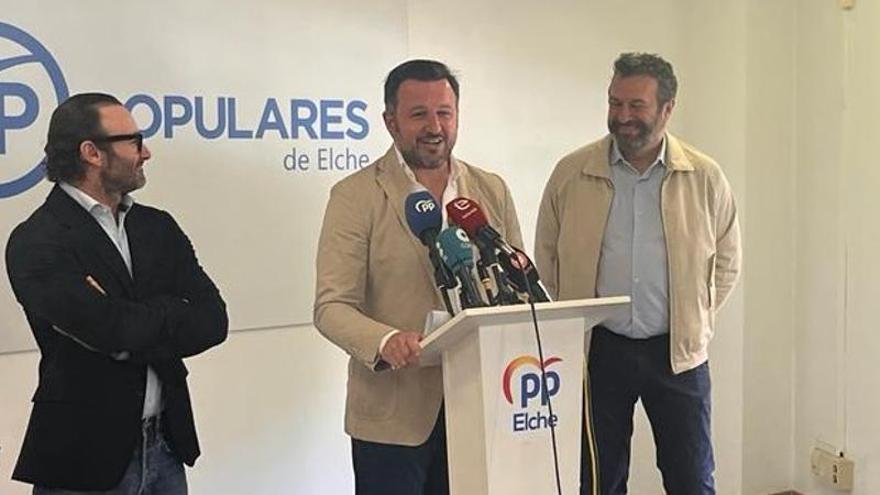 El PP de Elche incluye en la lista del 28M al ingeniero José Antonio Román y al empresario Tito Costa