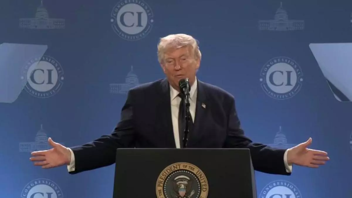 Trump anuncia suspensión temporal de sanciones petroleras para reducir precios