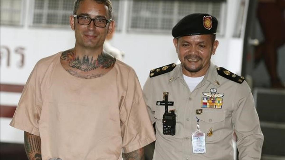 Artur Segarra, sospechoso del asesinato de Bangkok, camino del Tribunal Criminal de Bangkok este lunes.