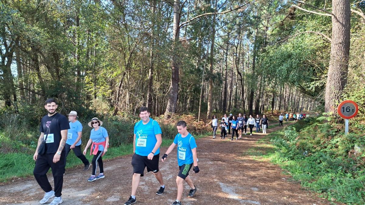 Participantes en la marcha solidaria que organiza la Fundación Edes.
