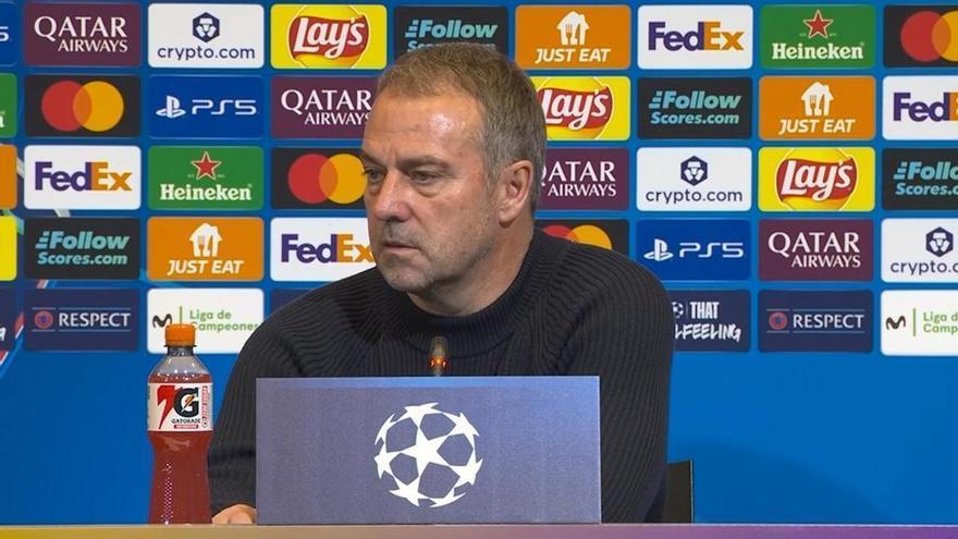 Flick, notablemente molesto con el VAR: "Hoy era mejor no hablar con el árbitro"