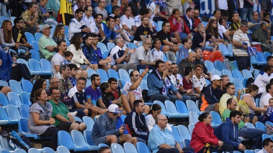 La Liga sanciona a las aficiones del Real Zaragoza y Osasuna por cánticos en el partido del domingo