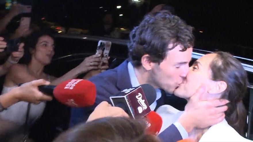 El apasionado beso de Tamara Falcó e Íñigo Onieva la noche antes de su boda