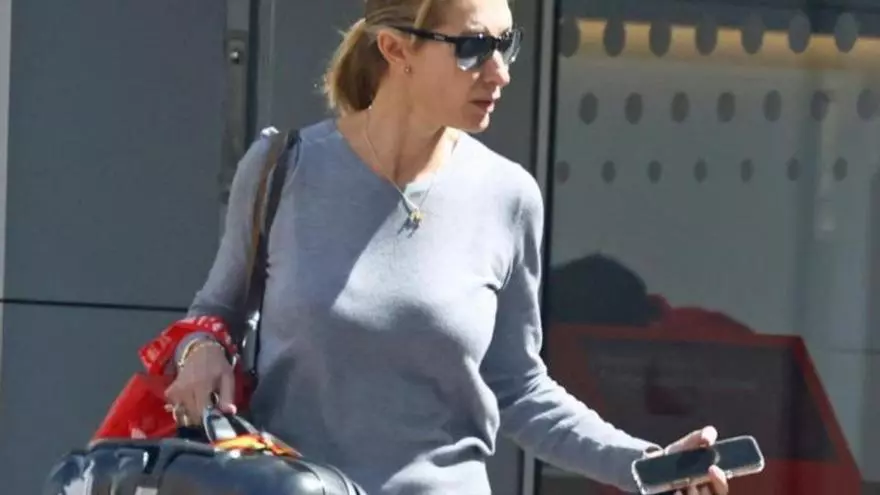 Mónica Pont confiesa el infierno que vivió de pequeña: "Cuando llegaba mi padre, nos escondíamos debajo de la mesa"